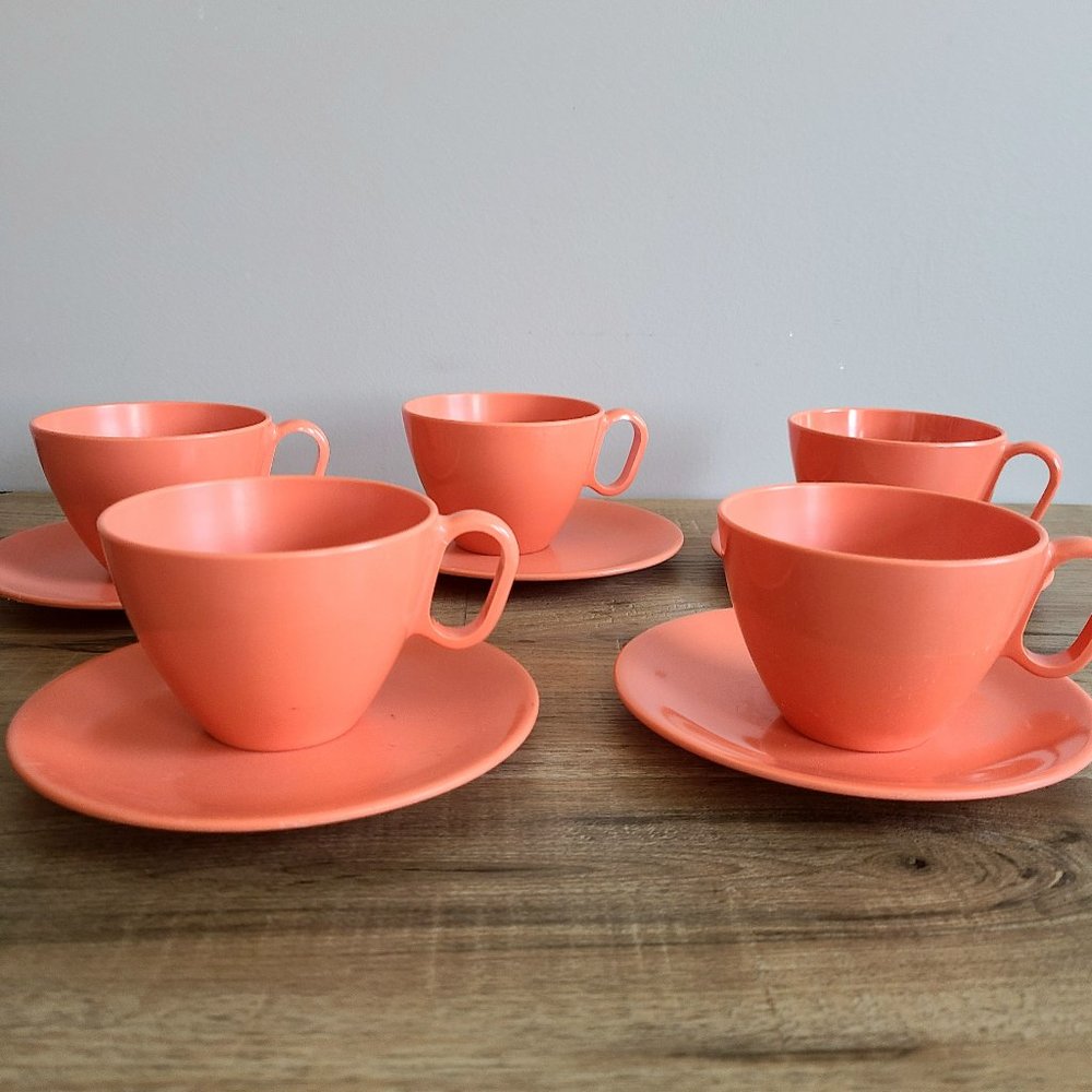 Set of 5 melamine dinnerware coral red cups and saucers. - Picture 2 of 11